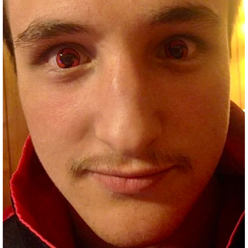 Червоні лінзи крейзі-аніме - Мангеке Шарінган