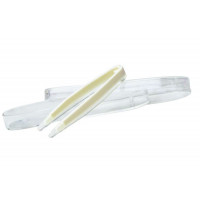 Пинцет в пластиковом футляре